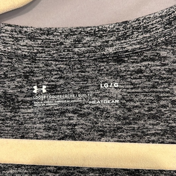 Never worn under armour heat gear T - Picture 3 of 3